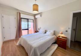 Quarteira Investment Apartment – Refurbished 2-Bedroom with Sea Views, Garage and Roof Terrace