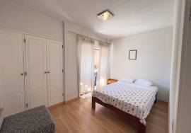 Quarteira Investment Apartment – Refurbished 2-Bedroom with Sea Views, Garage and Roof Terrace