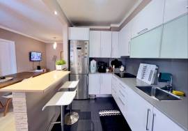 Quarteira Investment Apartment – Refurbished 2-Bedroom with Sea Views, Garage and Roof Terrace