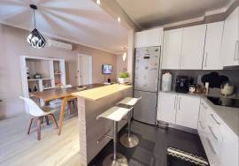 Quarteira Investment Apartment – Refurbished 2-Bedroom with Sea Views, Garage and Roof Terrace