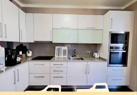 Quarteira Investment Apartment – Refurbished 2-Bedroom with Sea Views, Garage and Roof Terrace