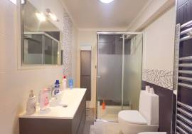 Quarteira Investment Apartment – Refurbished 2-Bedroom with Sea Views, Garage and Roof Terrace