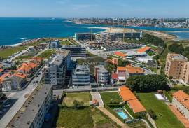 1+1 Bedroom Apartment in Canidelo: Stunning Views and Proximity to the Beach