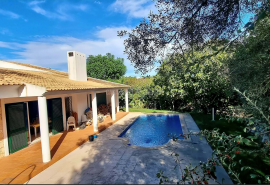 Algarve Refuge: 3 Bedroom Villa with Land and Pool in Boliqueime