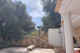 Algarve Refuge: 3 Bedroom Villa with Land and Pool in Boliqueime