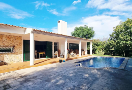 Algarve Refuge: 3 Bedroom Villa with Land and Pool in Boliqueime