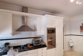 Algarve Refuge: 3 Bedroom Villa with Land and Pool in Boliqueime