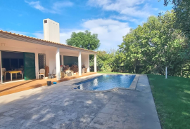 Algarve Refuge: 3 Bedroom Villa with Land and Pool in Boliqueime