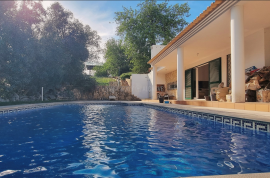 Algarve Refuge: 3 Bedroom Villa with Land and Pool in Boliqueime