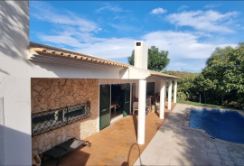 Algarve Refuge: 3 Bedroom Villa with Land and Pool in Boliqueime