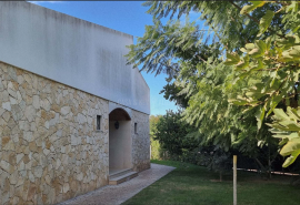 Algarve Refuge: 3 Bedroom Villa with Land and Pool in Boliqueime