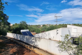 Algarve Refuge: 3 Bedroom Villa with Land and Pool in Boliqueime