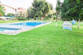 Modern, spacious T5 condominium with two pools & more