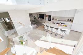 Modern, spacious T5 condominium with two pools & more