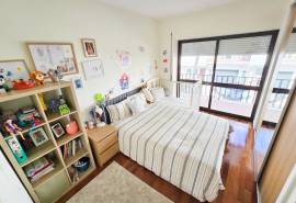 Modern, spacious T5 condominium with two pools & more