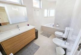 Modern, spacious T5 condominium with two pools & more