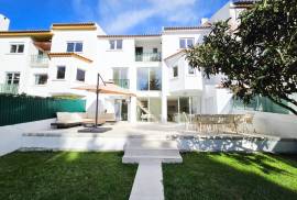 Modern, spacious T5 condominium with two pools & more