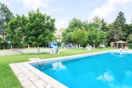 Modern, spacious T5 condominium with two pools & more