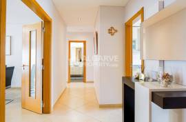 Top-Floor 3-Bedroom Apartment with Panoramic Views | Near Vilamoura* Top-Floor 3-Bedroom Apartment with Panoramic Views | Near Vilamoura*