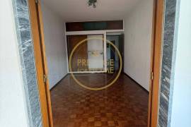 Bright 2 bedroom apartment with sea and mountain views