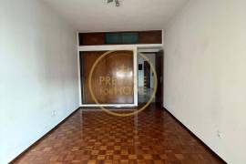 Bright 2 bedroom apartment with sea and mountain views