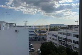Bright 2 bedroom apartment with sea and mountain views