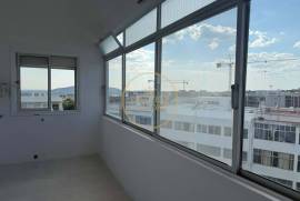 Bright 2 bedroom apartment with sea and mountain views