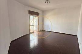 Bright 2 bedroom apartment with sea and mountain views