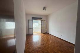 Bright 2 bedroom apartment with sea and mountain views