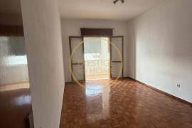 Bright 2 bedroom apartment with sea and mountain views