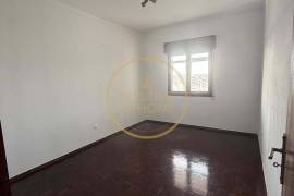 Bright 2 bedroom apartment with sea and mountain views