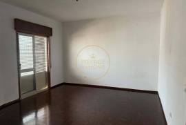 Bright 2 bedroom apartment with sea and mountain views