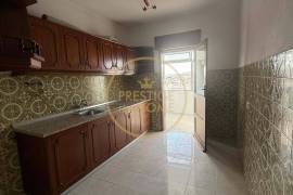 Bright 2 bedroom apartment with sea and mountain views