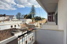 Bright 2 bedroom apartment with sea and mountain views