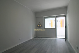 Renovated T2 Apartment in Oeiras