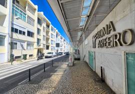 2 Bedroom Apartment | For remodeling | Alvalade