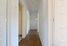 2 Bedroom Apartment | For remodeling | Alvalade