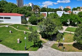 2 Bedroom Apartment | For remodeling | Alvalade