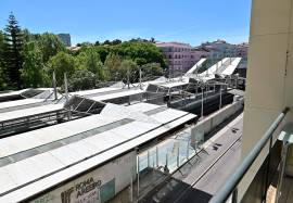 2 Bedroom Apartment | For remodeling | Alvalade