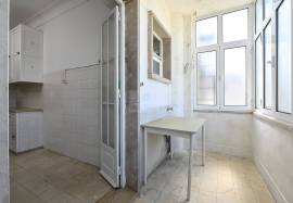 2 Bedroom Apartment | For remodeling | Alvalade