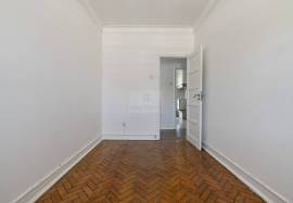 2 Bedroom Apartment | For remodeling | Alvalade