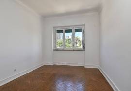 2 Bedroom Apartment | For remodeling | Alvalade