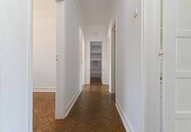 2 Bedroom Apartment | For remodeling | Alvalade