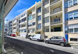 2 Bedroom Apartment | For remodeling | Alvalade