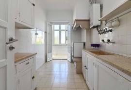 2 Bedroom Apartment | For remodeling | Alvalade