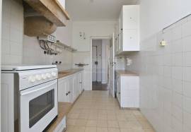2 Bedroom Apartment | For remodeling | Alvalade