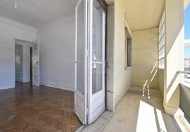 2 Bedroom Apartment | For remodeling | Alvalade