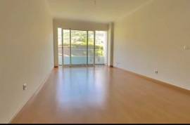 2 BEDROOM APARTMENT IN THE CENTER OF CANIÇO