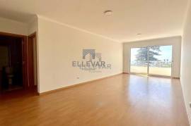 2 BEDROOM APARTMENT IN THE CENTER OF CANIÇO