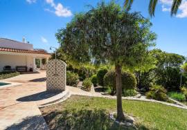 Santa Bárbara de Nexe – south-facing 4-bedroom villa with ocean views
